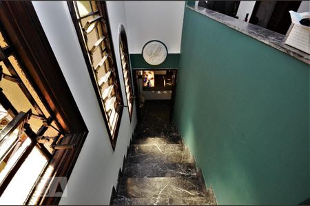 Casa para alugar com 450m², 4 quartos e 1 vagaEscada