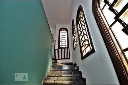 Casa para alugar com 450m², 4 quartos e 1 vagaEscada