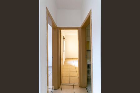 Corredor de apartamento para alugar com 2 quartos, 65m² em Planalto, Belo Horizonte