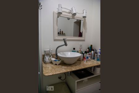 Apartamento à venda com 220m², 4 quartos e 1 vagaBanheiro da Suíte