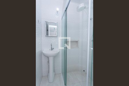 Banheiro de casa para alugar com 1 quarto, 30m² em Vila São Vicente, São Paulo