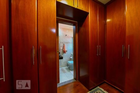 Casa à venda com 191m², 5 quartos e 3 vagasSuite