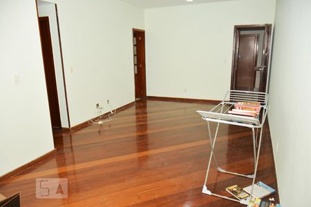 Sala de apartamento para alugar com 3 quartos, 142m² em Jardim Guanabara, Rio de Janeiro