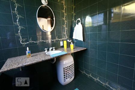 Casa de condomínio à venda com 760m², 4 quartos e 8 vagasBanheiro