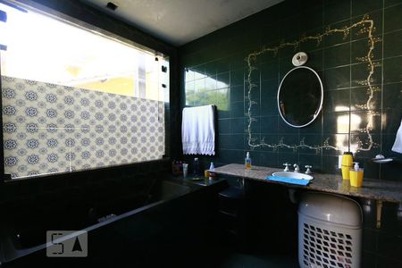 Casa de condomínio à venda com 760m², 4 quartos e 8 vagasBanheiro