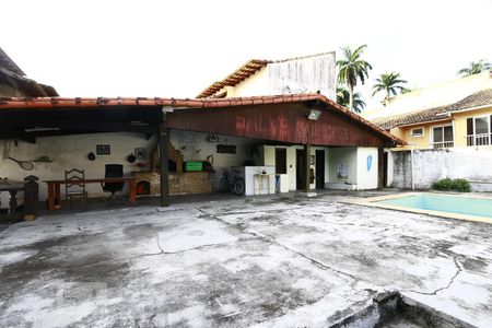 Casa de condomínio à venda com 760m², 4 quartos e 8 vagasQuintal