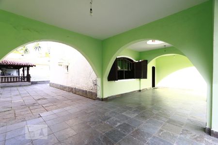 Casa de condomínio à venda com 760m², 4 quartos e 8 vagasQuintal
