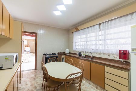 Casa à venda com 180m², 3 quartos e 2 vagasCozinha