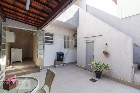 Casa à venda com 180m², 3 quartos e 2 vagasÁrea Externa