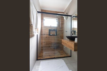 Casa à venda com 180m², 3 quartos e 2 vagasBanheiro