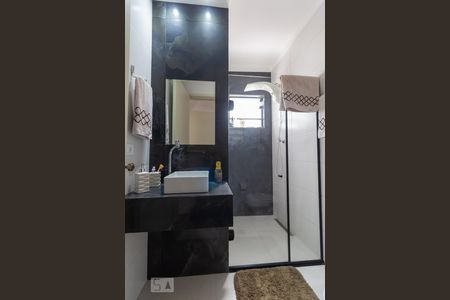 Casa à venda com 180m², 3 quartos e 2 vagasBanheiro da suíte