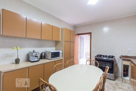 Casa à venda com 180m², 3 quartos e 2 vagasCozinha