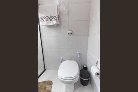 Casa à venda com 180m², 3 quartos e 2 vagasBanheiro da suíte