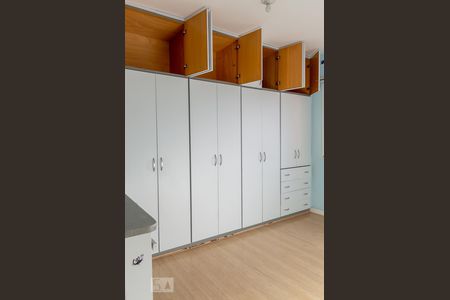 Apartamento para alugar com 57m², 2 quartos e 1 vagaQuarto 2 - Armários