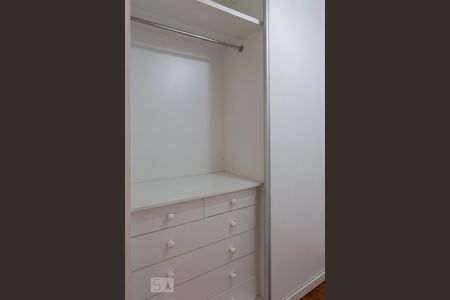 Apartamento à venda com 133m², 3 quartos e 2 vagas Apartamento à venda com 133m², 3 quartos e 2 vagasSuíte 1