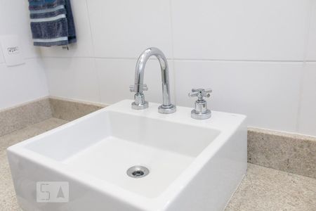 Apartamento à venda com 80m², 1 quarto e 2 vagasBanheiro