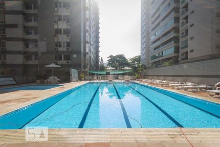 Apartamento para alugar com 197m², 2 quartos e 3 vagas Apartamento para alugar com 197m², 2 quartos e 3 vagasPiscina