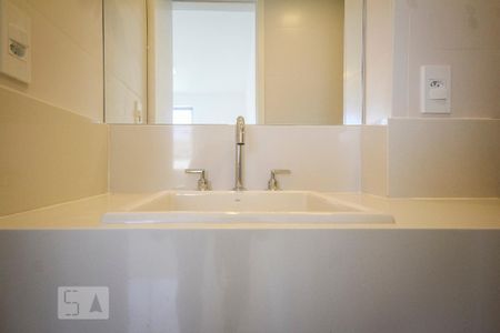 Banheiro da Suíte de apartamento para alugar com 2 quartos, 197m² em Barra da Tijuca, Rio de Janeiro