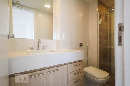 Apartamento para alugar com 197m², 2 quartos e 3 vagas Apartamento para alugar com 197m², 2 quartos e 3 vagasBanheiro da Suíte