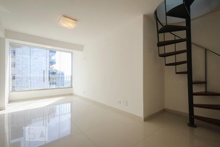 Sala de apartamento para alugar com 2 quartos, 197m² em Barra da Tijuca, Rio de Janeiro