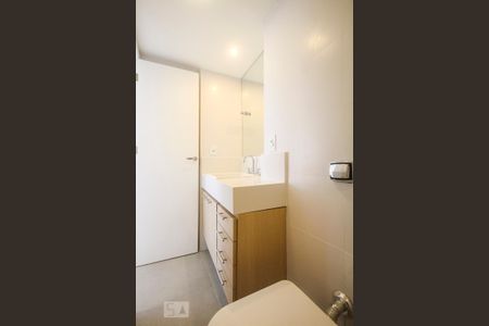 Apartamento para alugar com 197m², 2 quartos e 3 vagas Apartamento para alugar com 197m², 2 quartos e 3 vagasBanheiro da Suíte