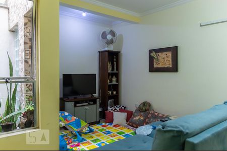 Sala de TV de casa à venda com 3 quartos, 250m² em Nova Petrópolis, São Bernardo do Campo