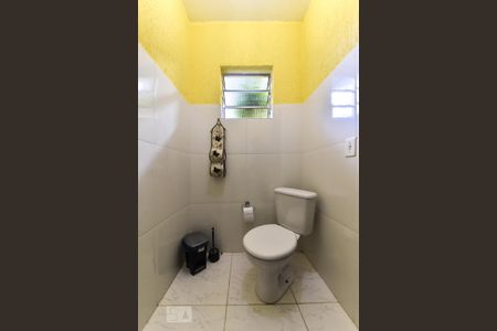 Casa à venda com 223m², 3 quartos e 3 vagasBanheiro de Serviço