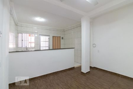 Quarto de casa para alugar com 1 quarto, 40m² em Jardim Silvia, Guarulhos