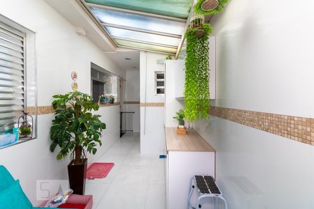 Casa à venda com 320m², 3 quartos e 8 vagasCorredor Externo