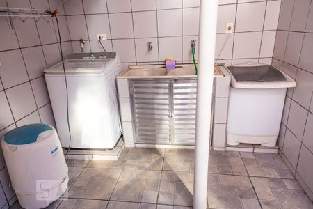 Casa à venda com 160m², 5 quartos e 3 vagasÁrea de Serviço