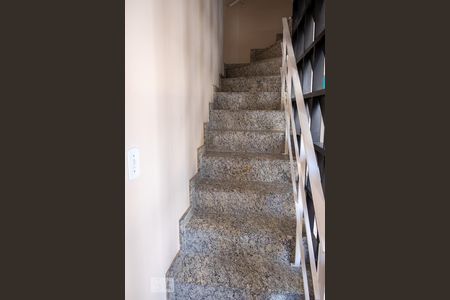 Escada de casa de condomínio para alugar com 2 quartos, 70m² em Cidade Líder, São Paulo
