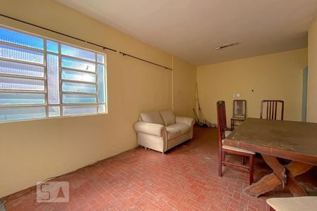 Casa à venda com 300m², 2 quartos e 1 vagaCopa