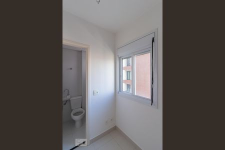 Apartamento à venda com 190m², 4 quartos e 4 vagas Apartamento à venda com 190m², 4 quartos e 4 vagasQuarto de Serviço