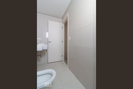 Apartamento à venda com 190m², 4 quartos e 4 vagas Apartamento à venda com 190m², 4 quartos e 4 vagasBanheiro da Suíte 1