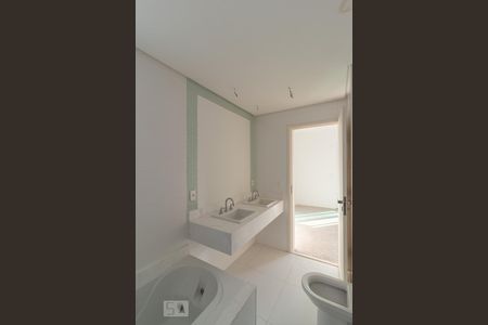 Apartamento à venda com 190m², 4 quartos e 4 vagas Apartamento à venda com 190m², 4 quartos e 4 vagasBanheiro da Suíte 2