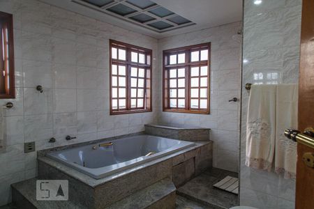 Casa para alugar com 600m², 4 quartos e 8 vagasBanheiro Suíte 1