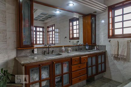 Casa para alugar com 600m², 4 quartos e 8 vagasBanheiro Suíte 1