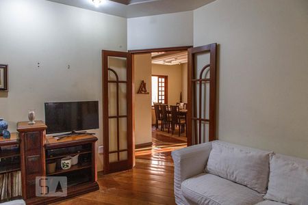 Casa para alugar com 600m², 4 quartos e 8 vagasSala