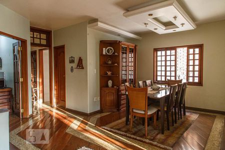 Casa para alugar com 600m², 4 quartos e 8 vagasSala