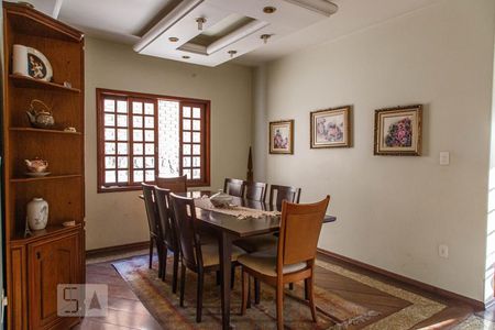 Casa para alugar com 600m², 4 quartos e 8 vagasSala