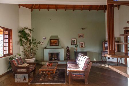 Casa para alugar com 600m², 4 quartos e 8 vagasSala