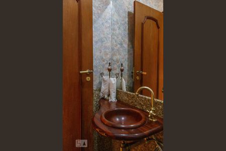 Casa para alugar com 600m², 4 quartos e 8 vagasLavabo