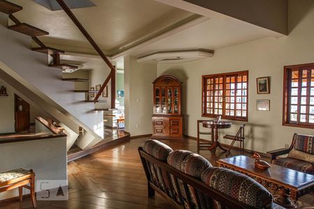 Casa para alugar com 600m², 4 quartos e 8 vagasSala