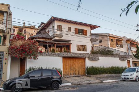 Casa para alugar com 600m², 4 quartos e 8 vagasFachada