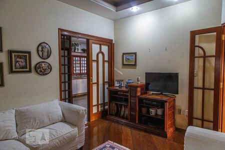 Casa para alugar com 600m², 4 quartos e 8 vagasSala