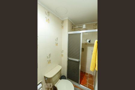 Banheiro de apartamento à venda com 1 quarto, 35m² em Glória, Porto Alegre