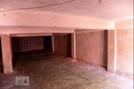 Casa à venda com 220m², 3 quartos e 2 vagasPorão