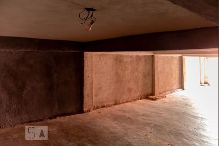 Casa à venda com 220m², 3 quartos e 2 vagasPorão