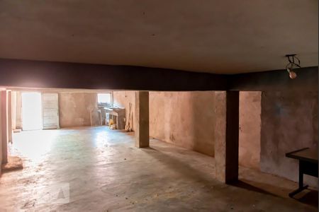 Casa à venda com 220m², 3 quartos e 2 vagasPorão