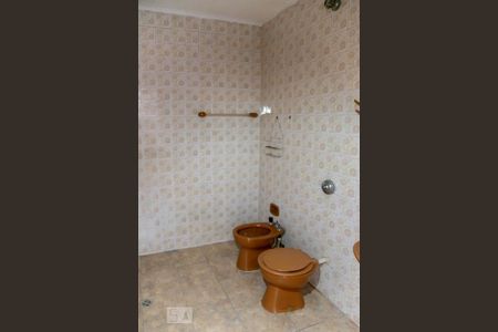 Casa à venda com 220m², 3 quartos e 2 vagasBanheiro 